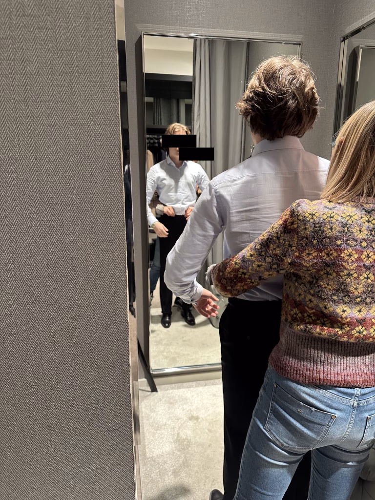 Ajustar a cinta de calças clássicas na primeira prova da Crialme.
