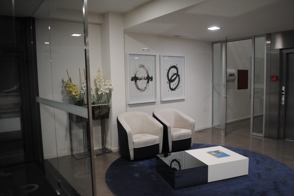 Sala de espera da fábrica da Crialme.
