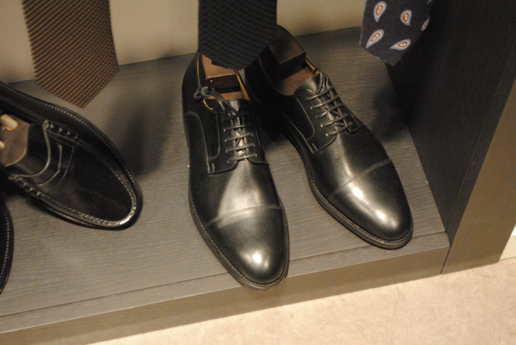 Sapatos na loja da Crialme