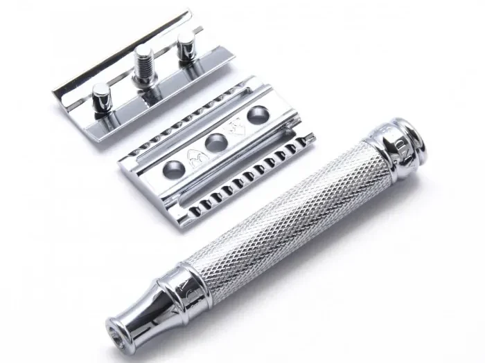 Máquina de barbear clássica Edwin Jagger DE89 Chrome Knurled DE Safety Razor (Closed Comb), desmontada em 3 peças.