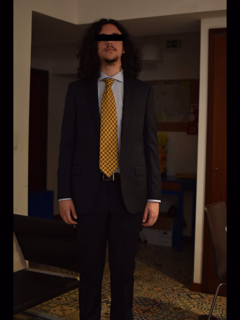 Fato clássico azul-marinho da Sacoor.