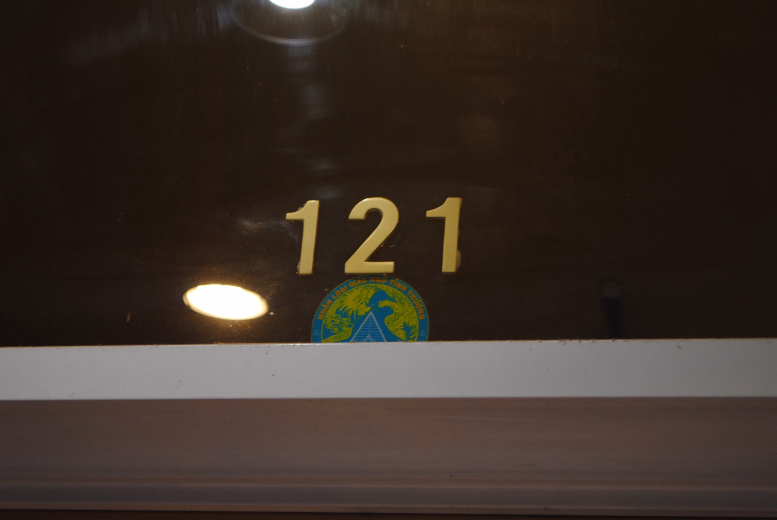 Número da loja da 121 Segunda Mão no Porto, Portugal.