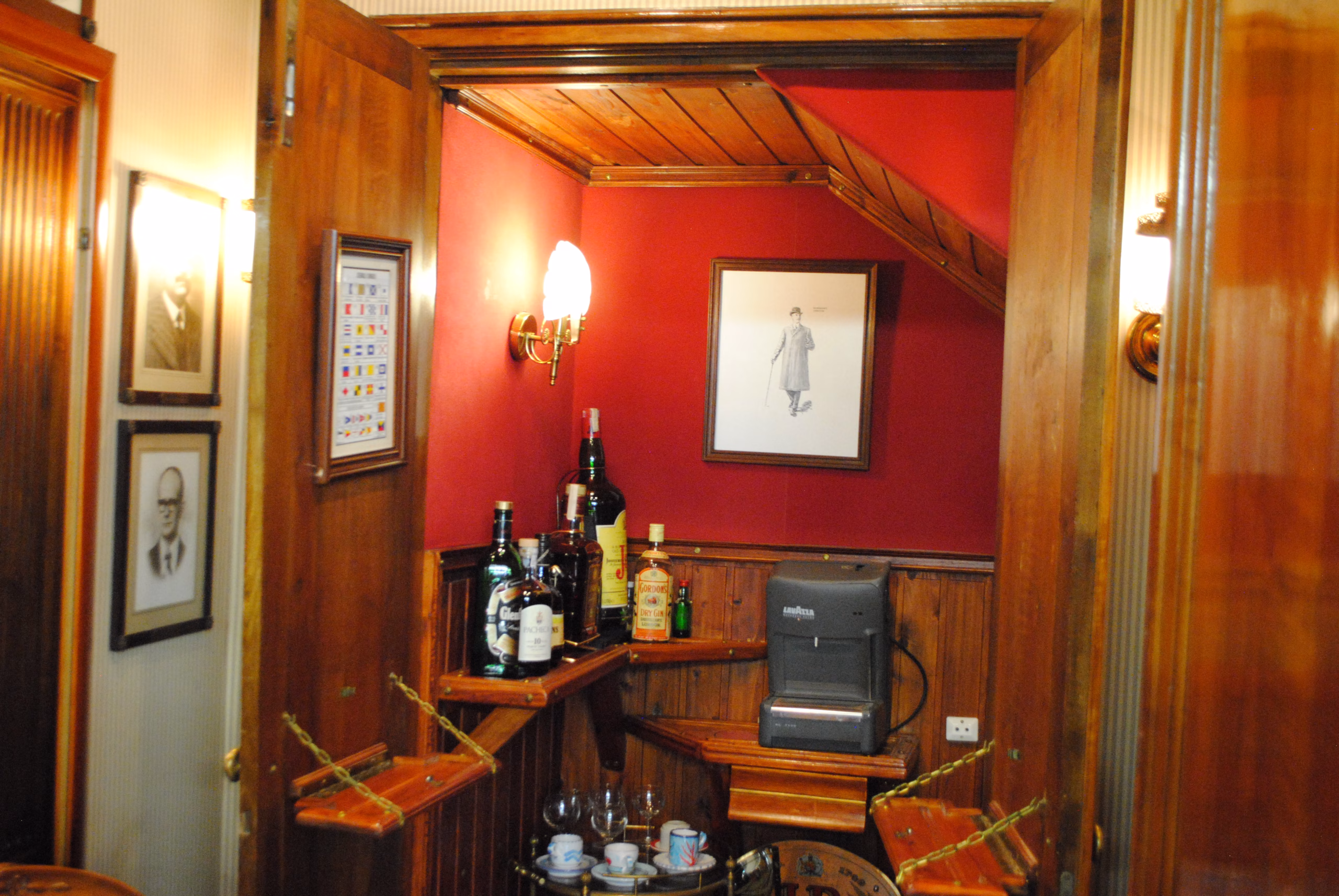 Bar interior da loja João Bento Vicente em Lisboa, Portugal.