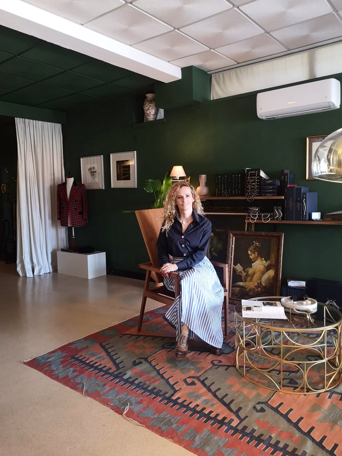 Mestre alfaiate Marta Vidas Sargento da alfaiataria Vidas Sargento Bespoke em Leiria, Portugal.